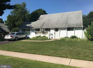 152 Mill Dr, Levittown, PA 19056