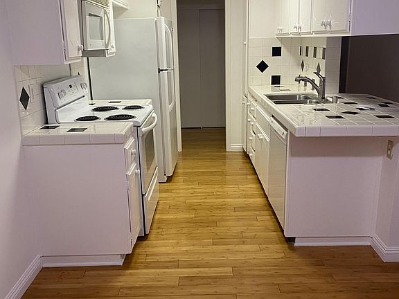 3rd image of 11935 Dorothy St APT 104