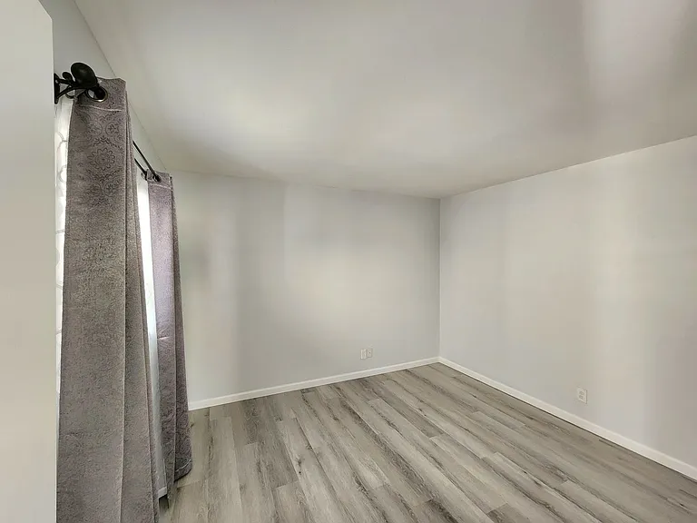 1168 E Cochise Dr — Photo 9