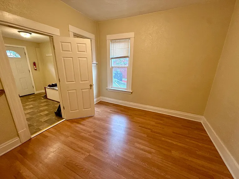 408 S 6th St E — Photo 5