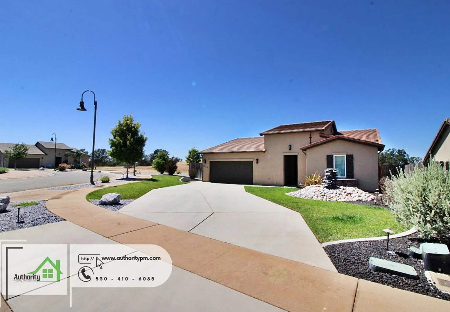3 bed, 2.0 bath, 1748 sqft, $3,400 — Photo 2