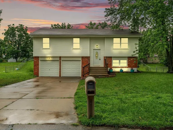 4325 NW 52nd Ter, Topeka, KS 66618
