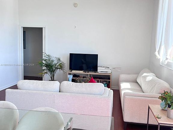 3rd image of 2775 187th St #Penthouse 18
