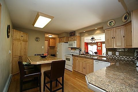 7020 S Chase kitchen