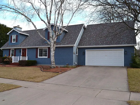 1785 Chatham Dr, Oshkosh, WI 54904