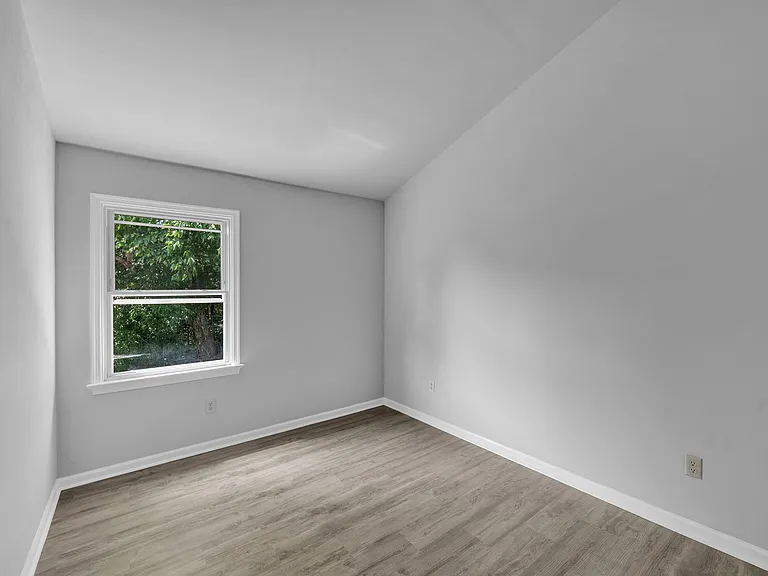 739 Creekside Cres — Photo 18