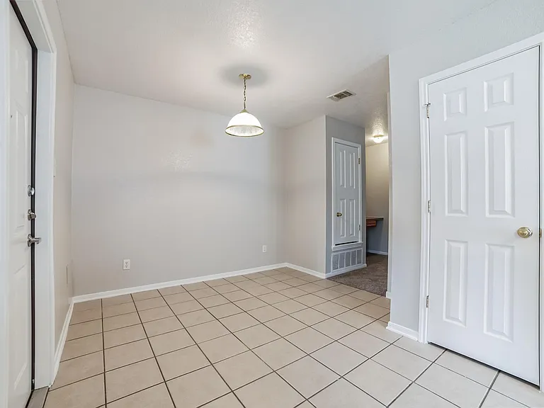 319 Cedar Ridge Dr #B — Photo 7