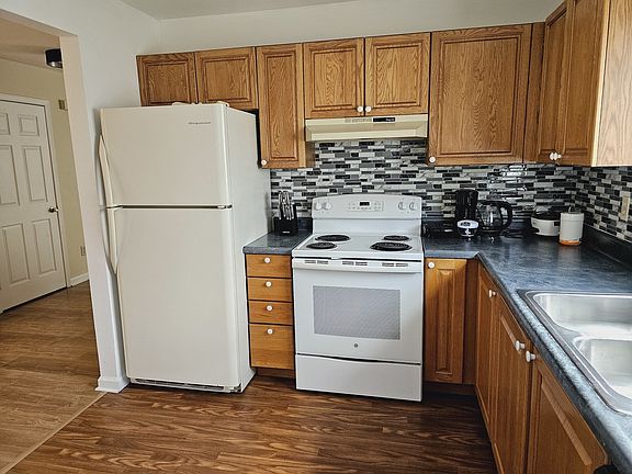 3rd image of 105 Chesterfield Ct #105