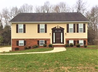 3806 Hunt Chase Dr, Greensboro, NC 27407