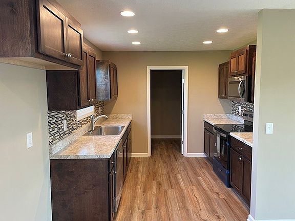 4th image of 137 Pleasant Ln