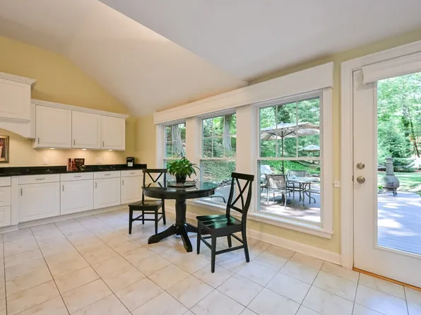 2 Rock Rd, Attleboro, MA 02703