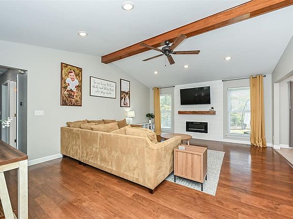 4th image of 804 Hunter Chaise Dr