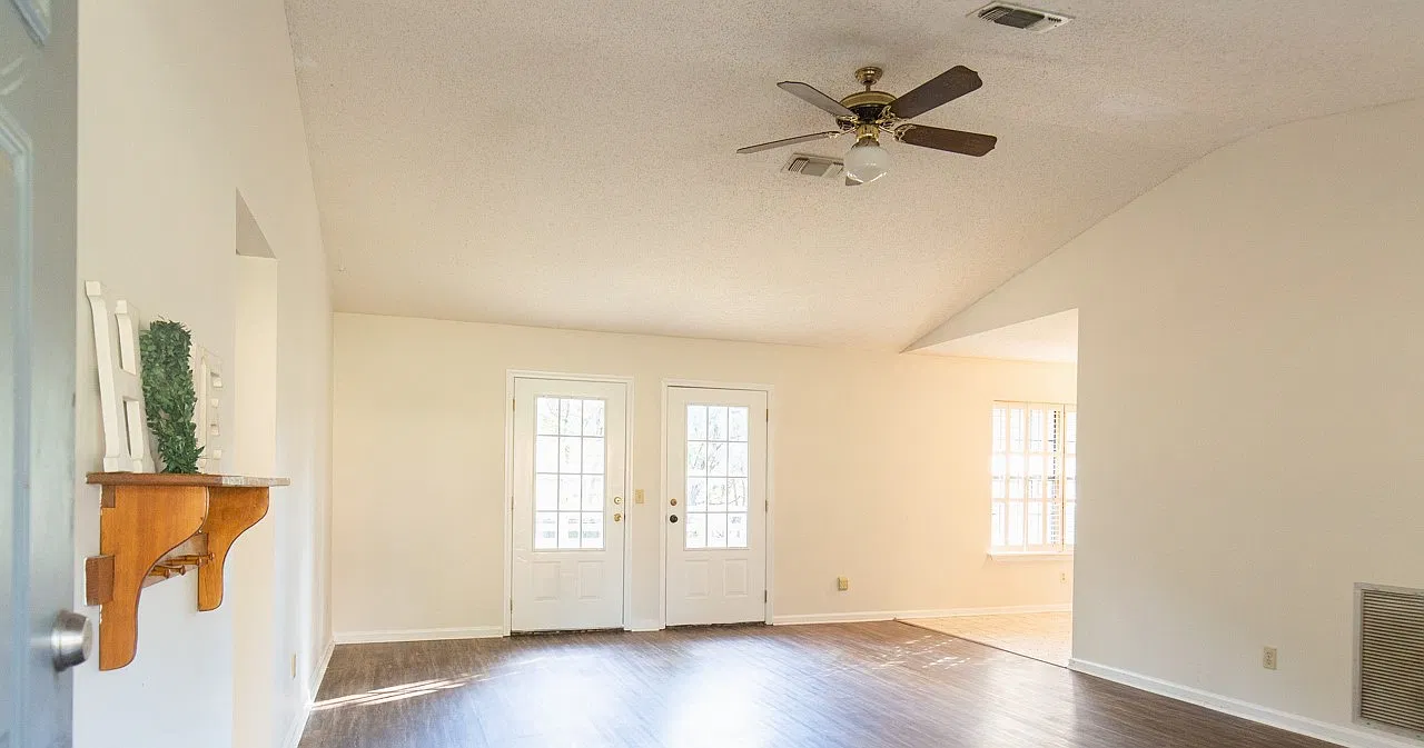 3 bed, 1272 sqft, $1,950 — Photo 3