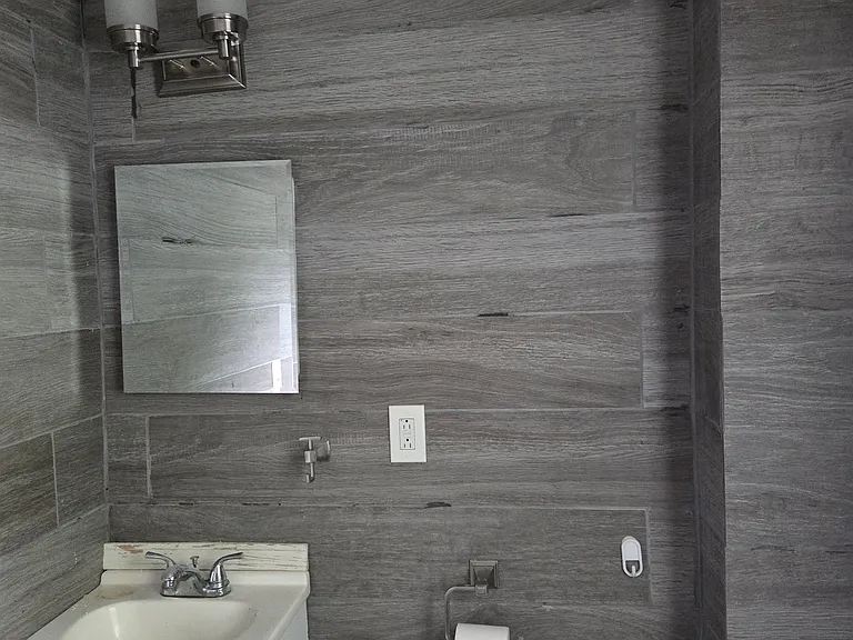 2501 Hubbard St — Photo 8