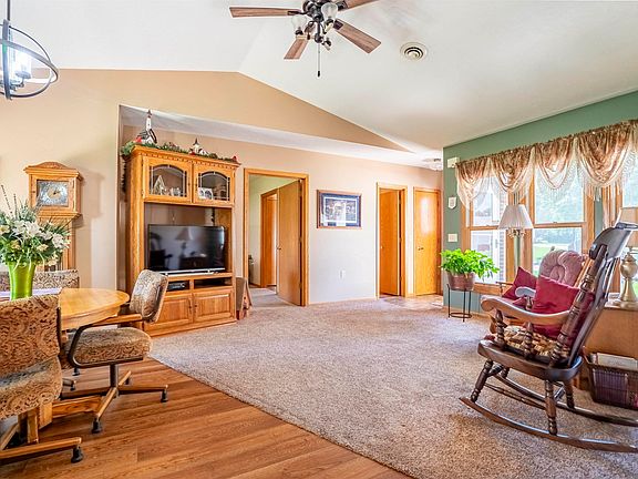 5th image of 19 Park Village Ct