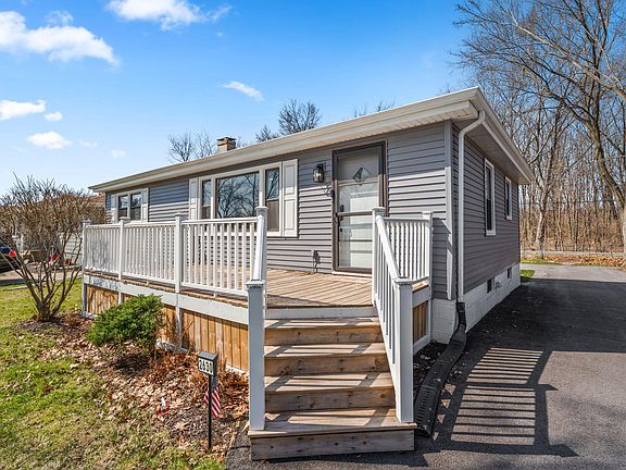 3rd image of 2630 Forest Park Dr