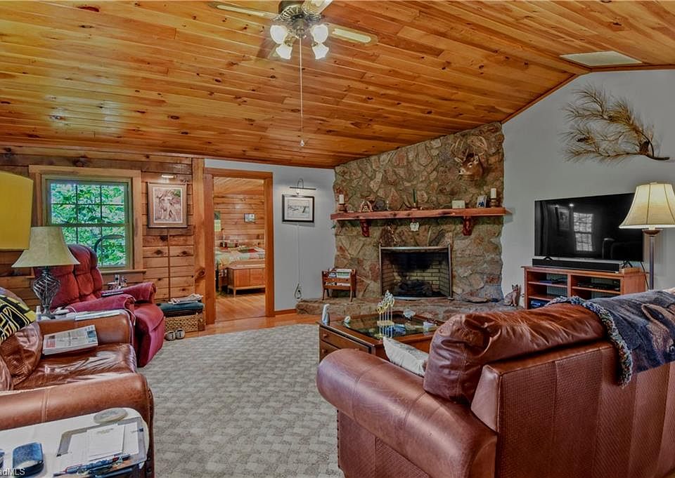 1st image of 3001 Woodville Rd