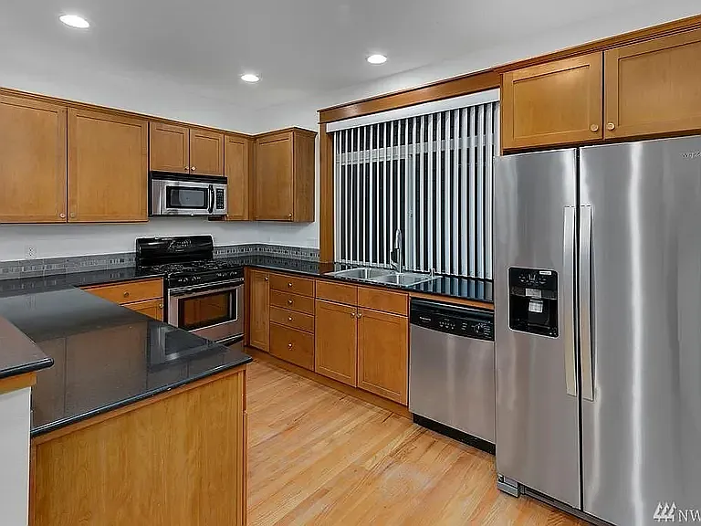 4312B 8th Ave NE — Photo 8