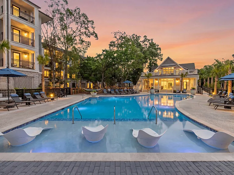 The Henslow Daniel Island Apartments & Townhomes — Photo 43