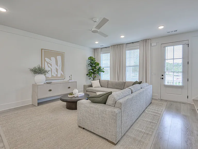 1589 Residences — Photo 48