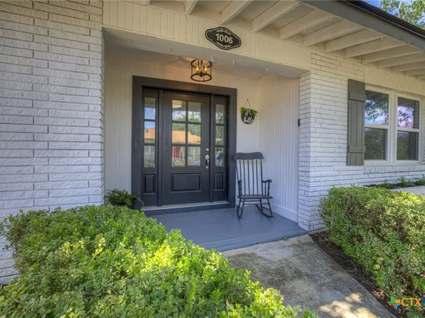 1006 Pecan St, Floresville, TX 78114