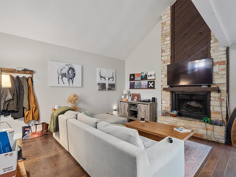 2414 Jones Rd — Photo 4