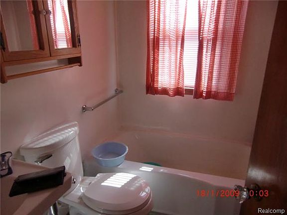 5th image of 14838 Toledo St