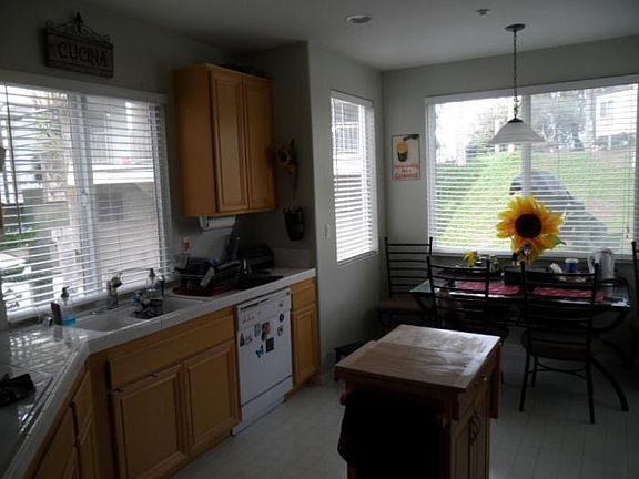 Large Kitchen w nook