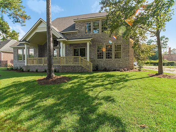 Picture of previously built Herrington Plan, colors and selections may vary