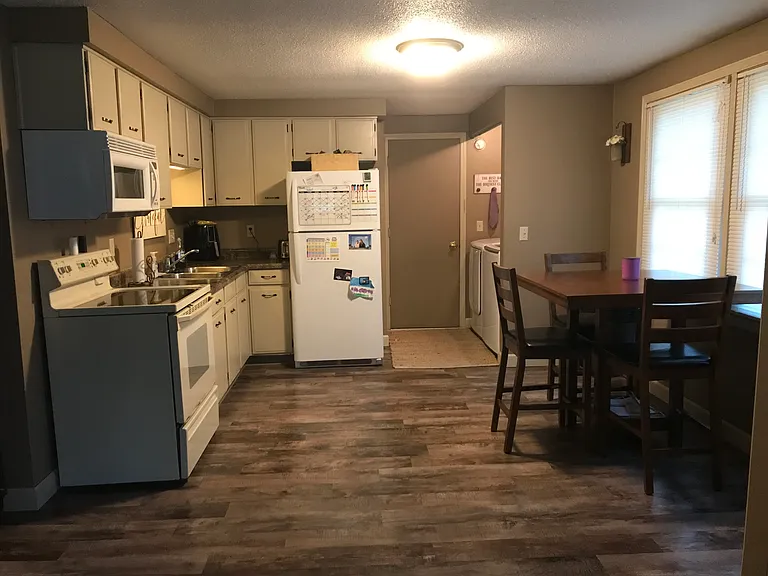 415 E South St — Photo 7