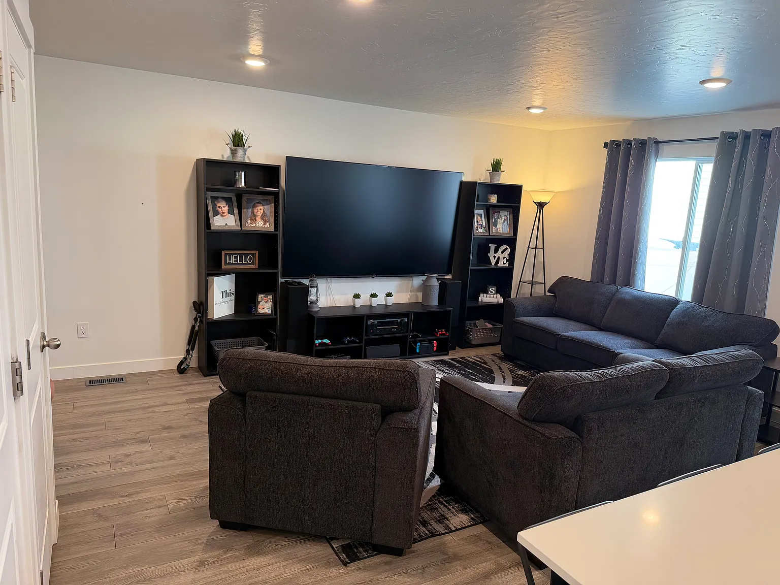 4 bed, 2.5 bath, 1668 sqft, $2,650 — Photo 3
