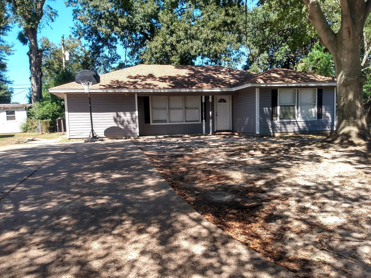 412 Azalea Avenue - 1 — Photo 3