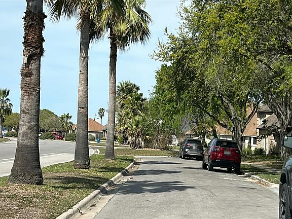 5th image of 609 Broadway Blvd