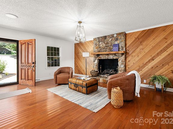 5th image of 6259 River Cabin Ln