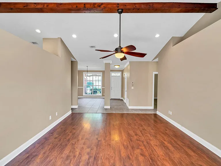 4469 Parkwood Sq — Photo 8