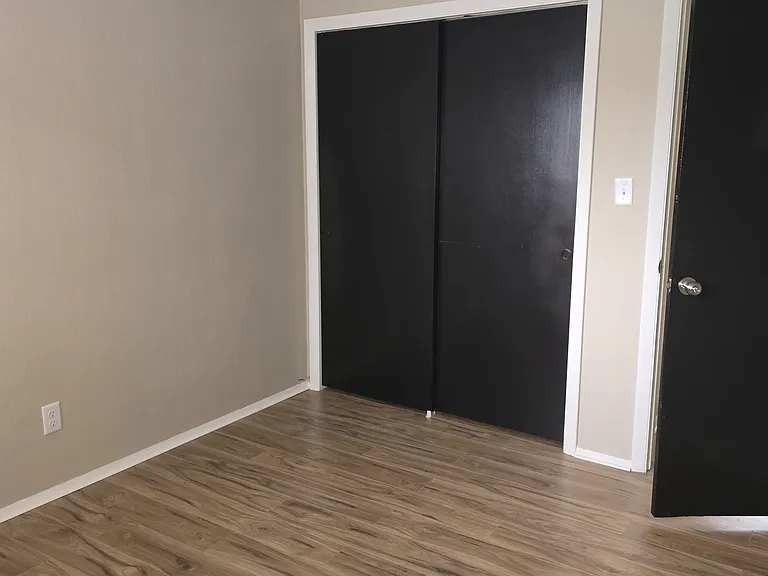 232 E Oak Cliff Ct #4 — Photo 3