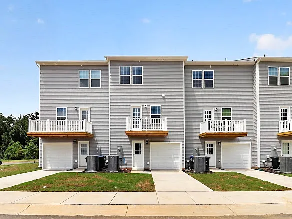 3 bed, 1681 sqft, $2,200 — Photo 3