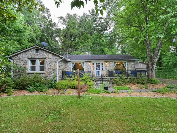 615 White Pine Dr, Hendersonville, NC 28739