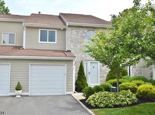 125 Castle Ridge Dr, East Hanover, NJ 07936