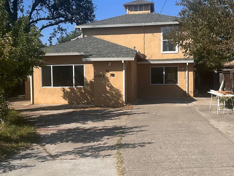 7781-7783 Glenn Ave