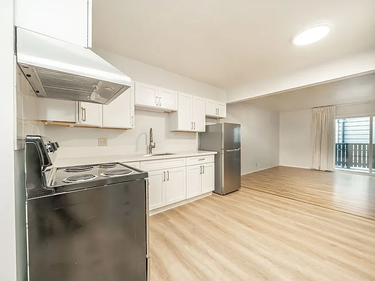 650 Vernon Street — Photo 5