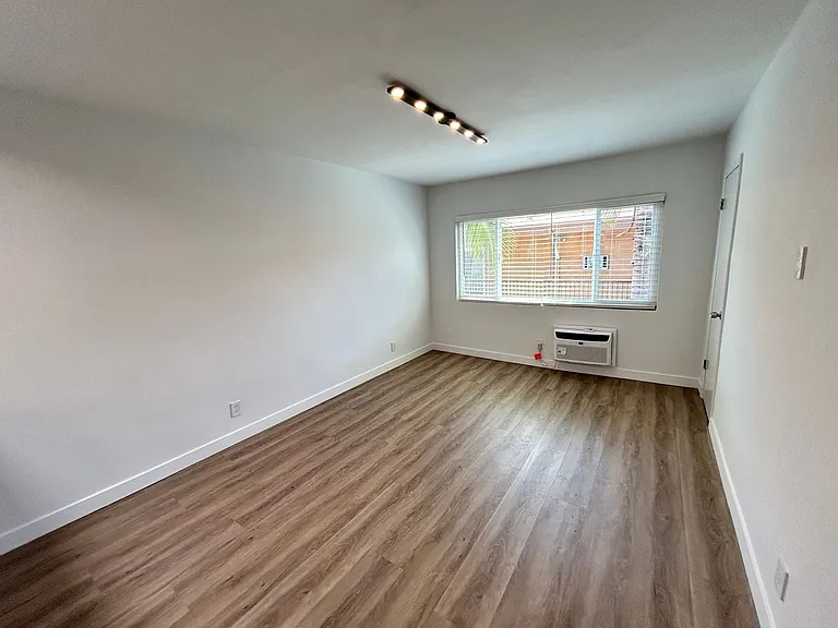 1825 S. Beloit Ave — Photo 21