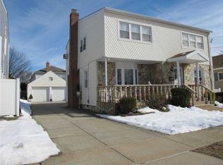 306 S 8th St, New Hyde Park, NY 11040