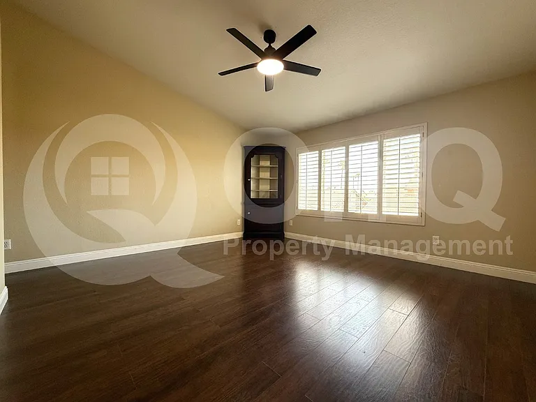 3211 E Behrend Dr — Photo 13