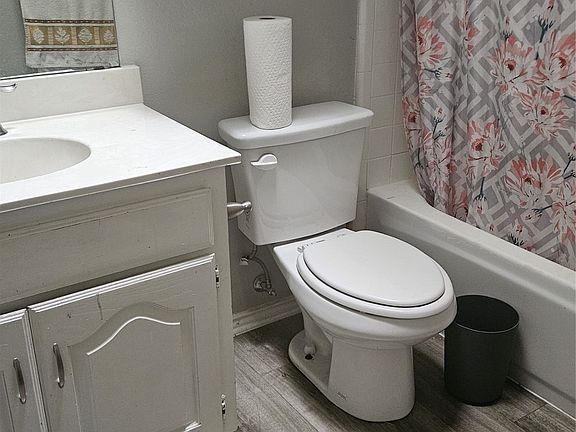 4th image of 1834 Cool Springs Dr