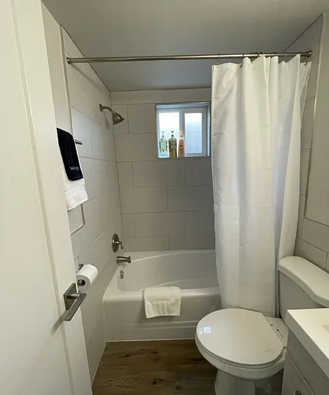 383 E Redondo Ave — Photo 4