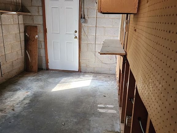5th image of 6330 Meadowburm Dr