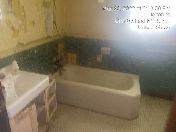 5th image of 201 Helton St