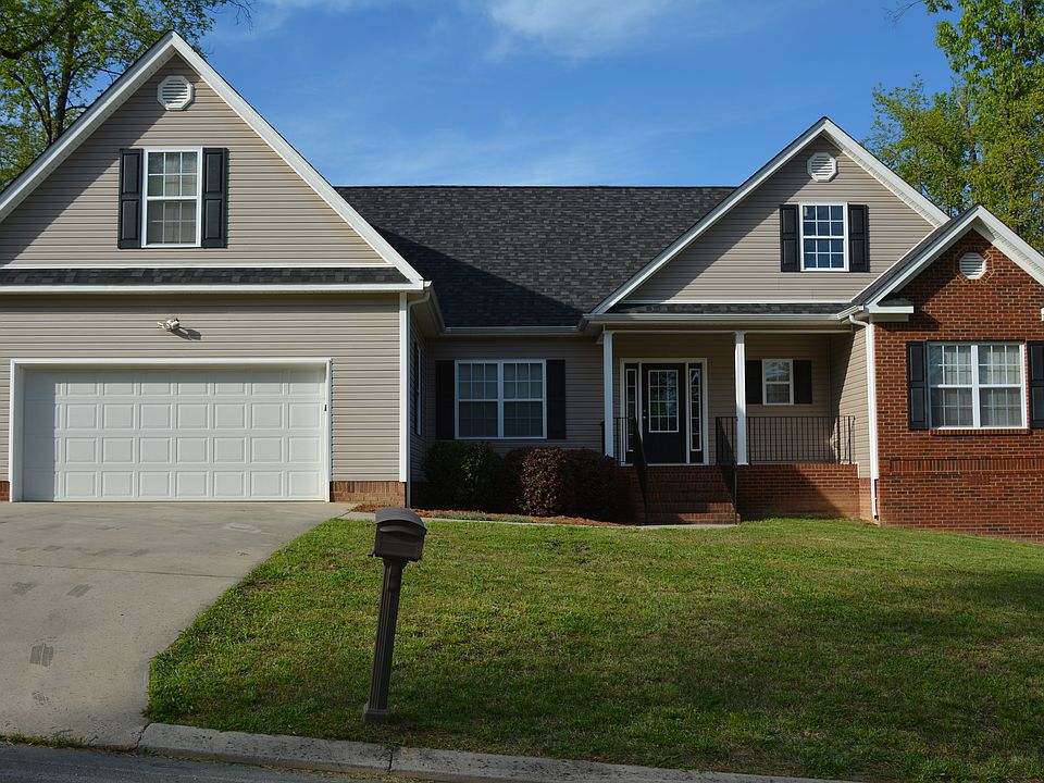 1st image of 120 Lauren Dr SE