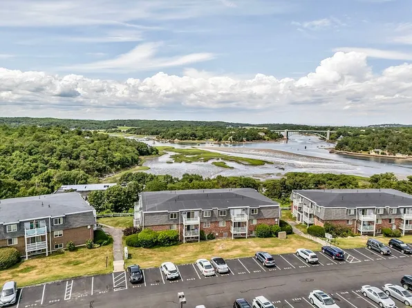 145 Essex Ave APT 320, Gloucester, MA 01930